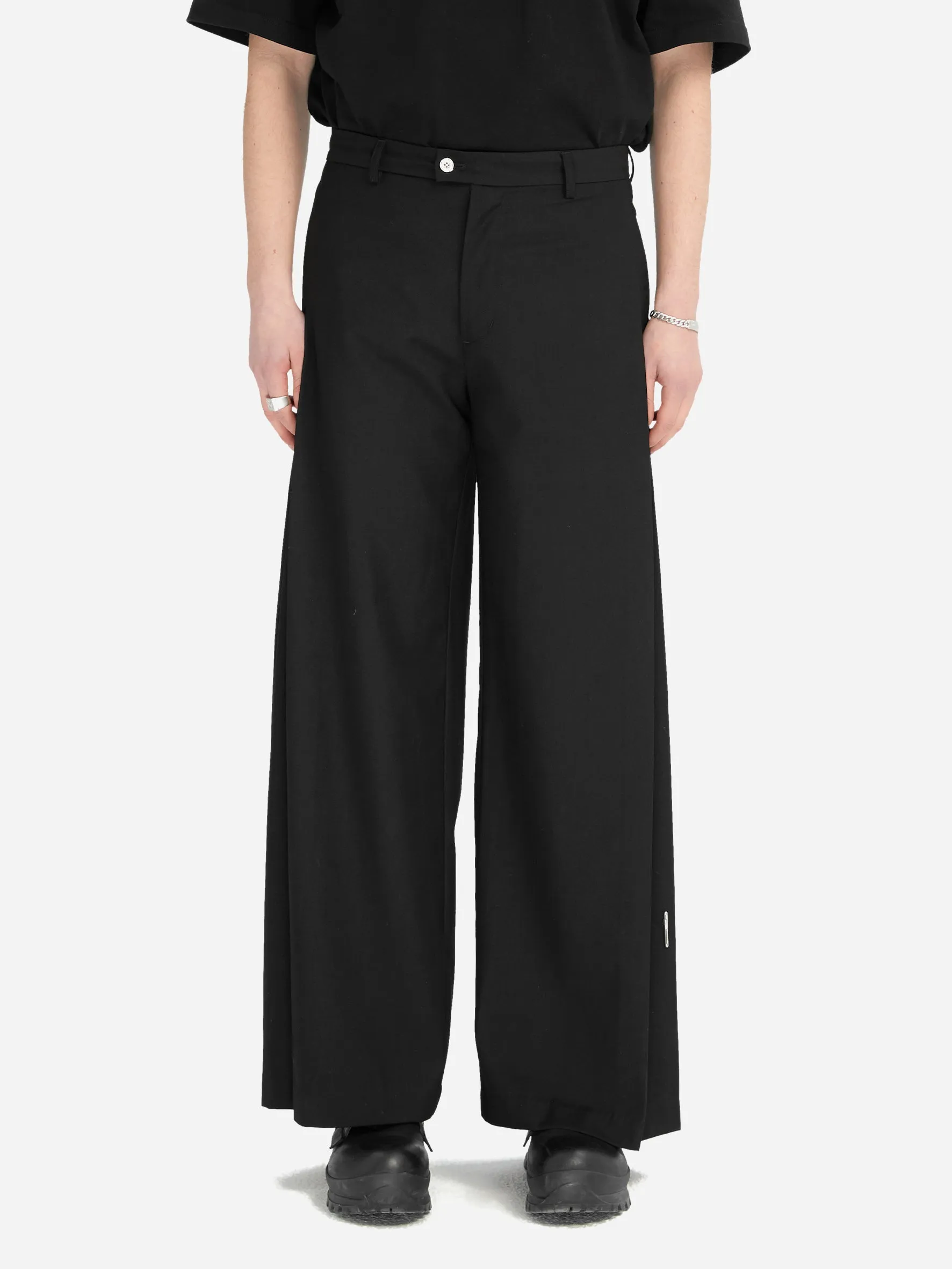 005 - Volumetric Wide-Leg Trousers