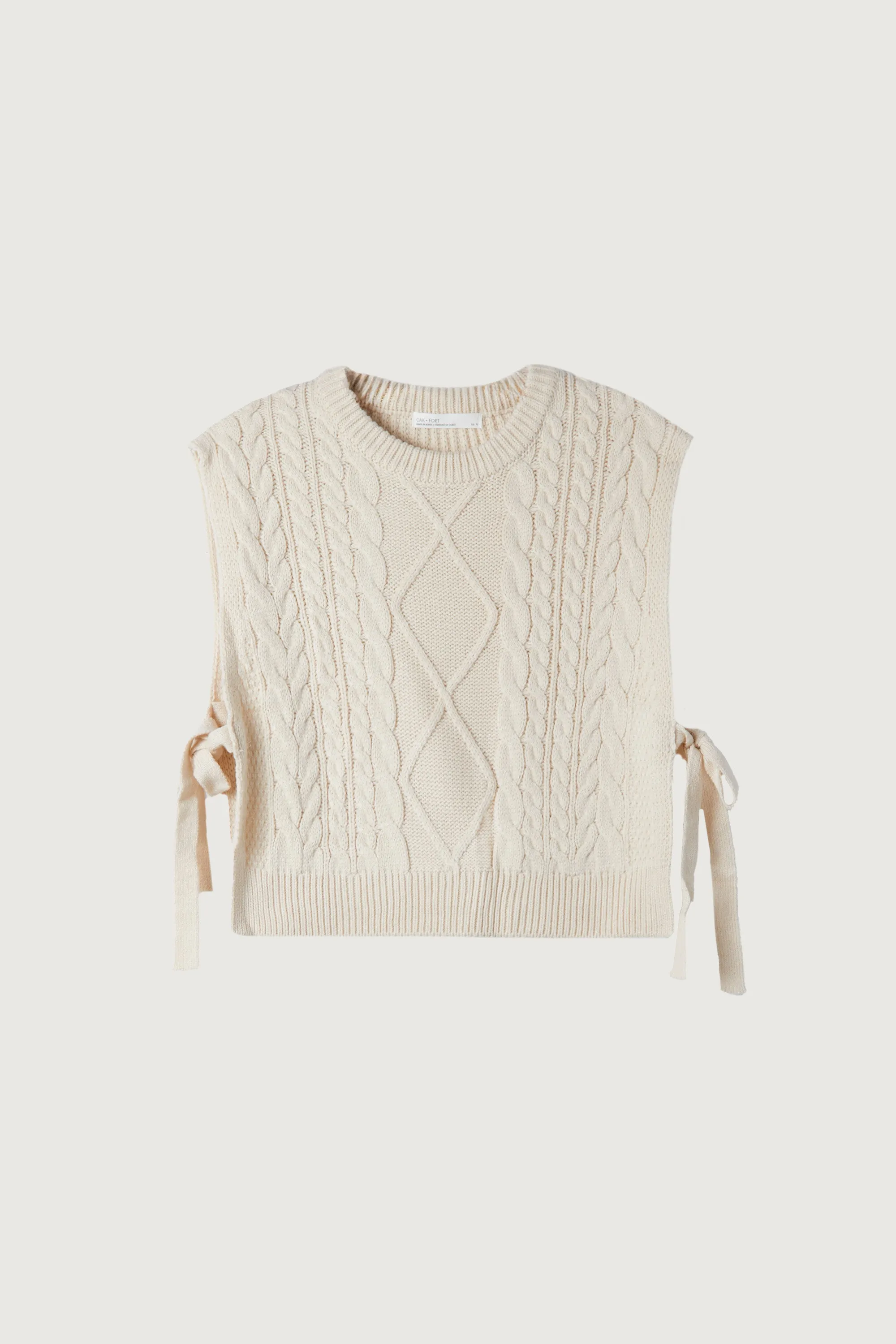 CABLE KNIT SWEATER VEST