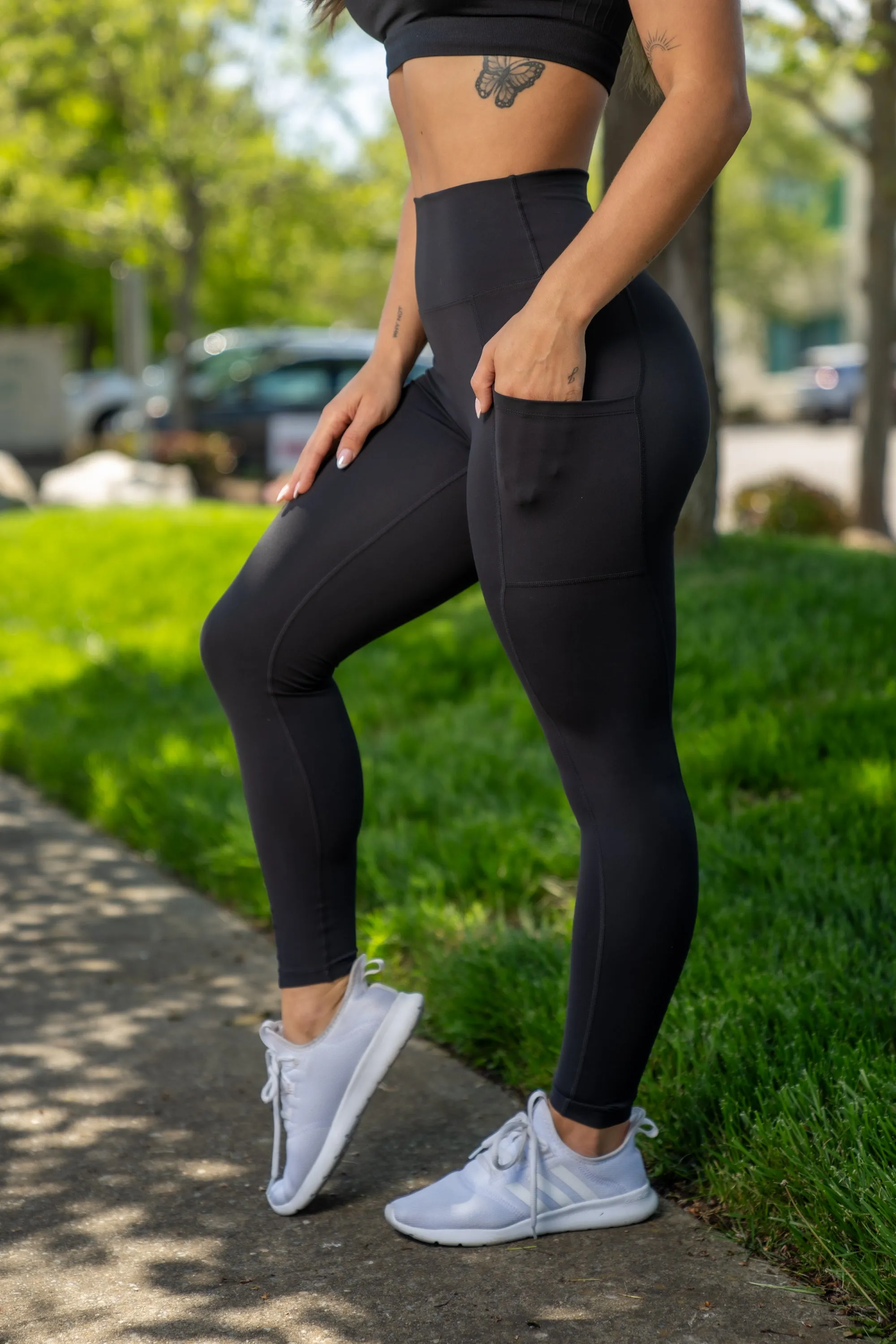 NEW Effortless Classic Pocket Leggings - Black