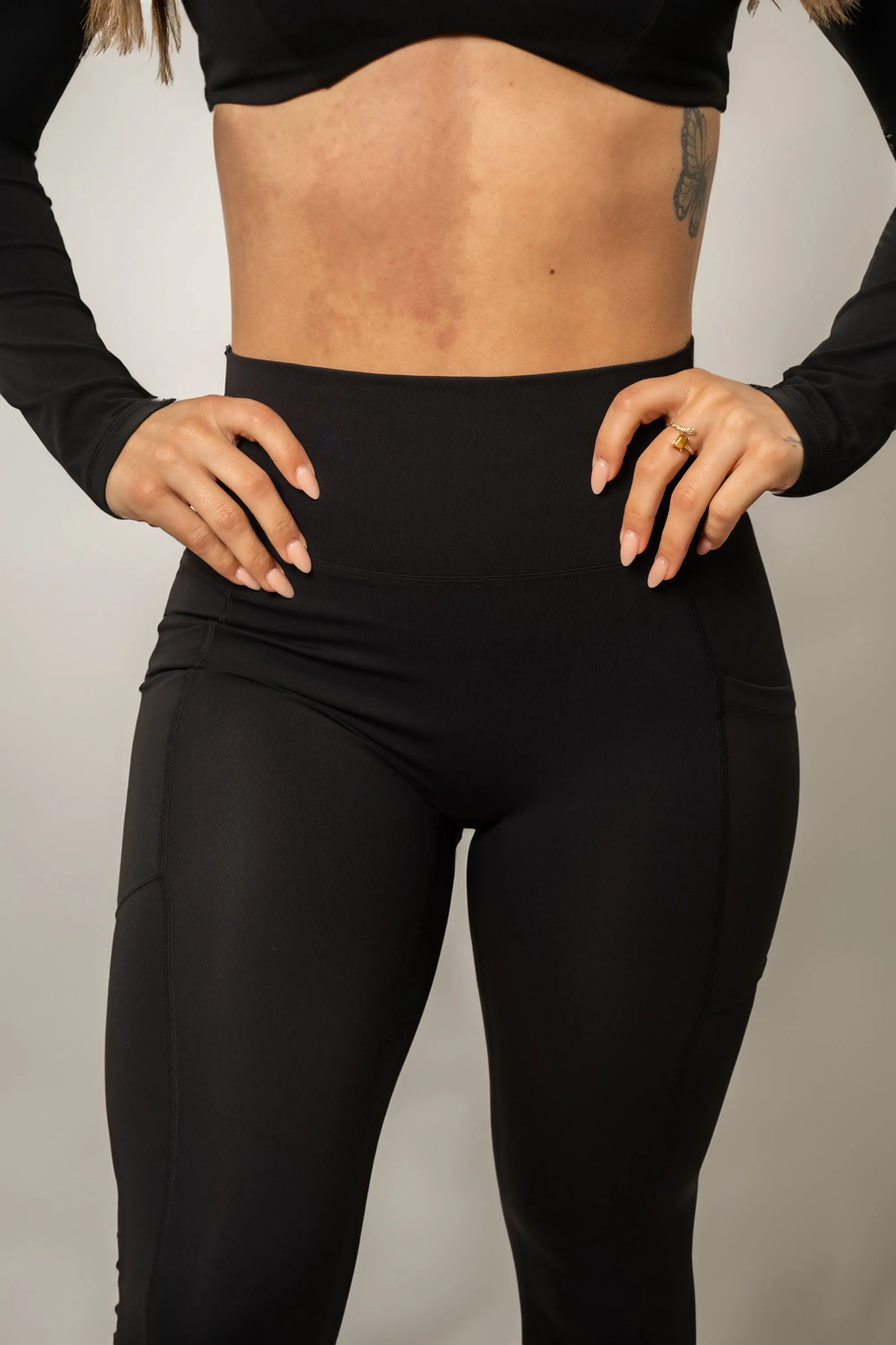 NEW Effortless Classic Pocket Leggings - Black